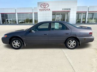 Used 1997 Toyota Camry LE w/ Leather Trim Pkg FWD video 2