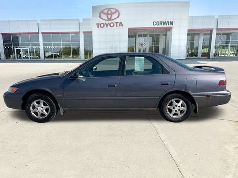 Used 1997 Toyota Camry LE w/ Leather Trim Pkg FWD image 2