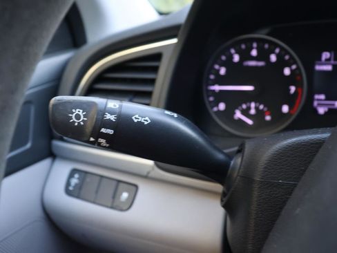 Used 2017 Hyundai Elantra SE image 28