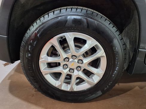 Used 2021 Chevrolet Traverse LS AWD/4WD image 8