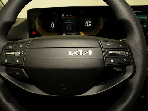 New 2026 Kia K4 LXS image 18