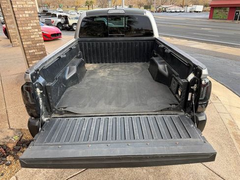 Used 2019 Toyota Tacoma TRD Off-Road image 20