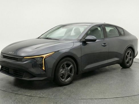 Used 2025 Kia K4 FWD image 3