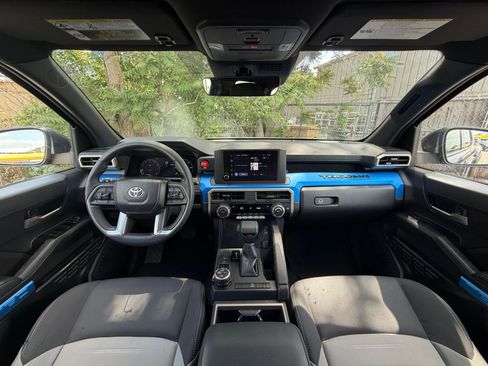 Used 2025 Toyota Tacoma TRD Off-Road AWD/4WD image 31