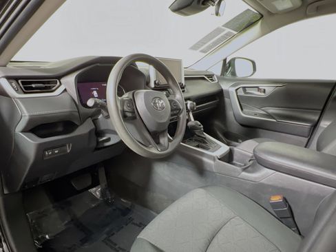Used 2024 Toyota RAV4 XLE FWD image 30