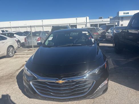 Used 2025 Chevrolet Malibu LT image 4