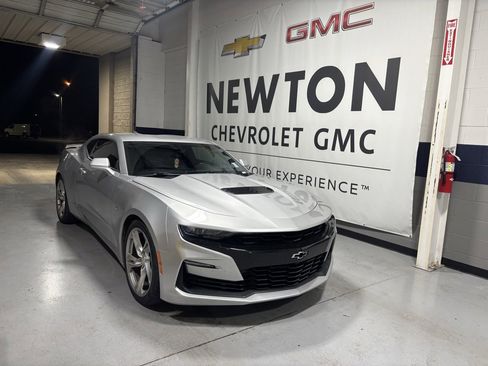 Used 2019 Chevrolet Camaro SS image 2