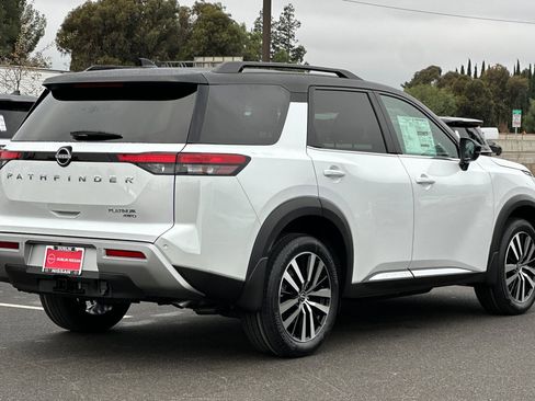 New 2025 Nissan Pathfinder Platinum image 4