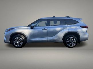 Used 2022 Toyota Highlander XLE video 2