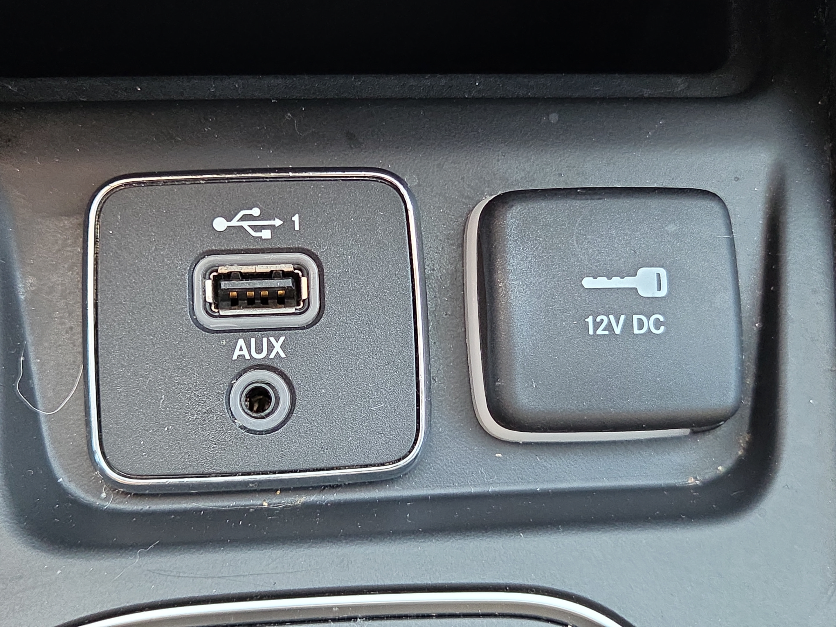 Used 2019 Jeep Cherokee Latitude Plus FWD image 20