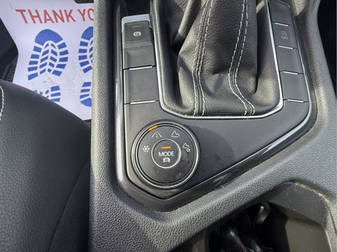Used 2024 Volkswagen Tiguan SE AWD/4WD image 16