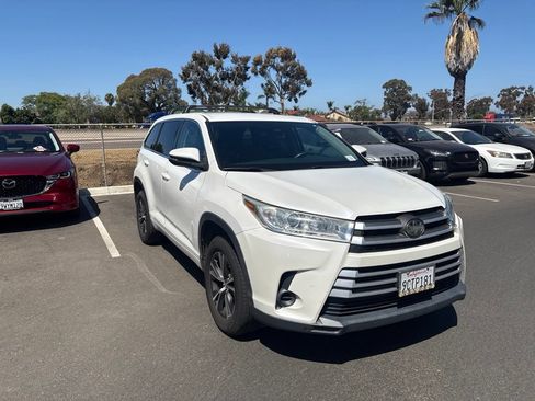 Used 2018 Toyota Highlander LE FWD image 5