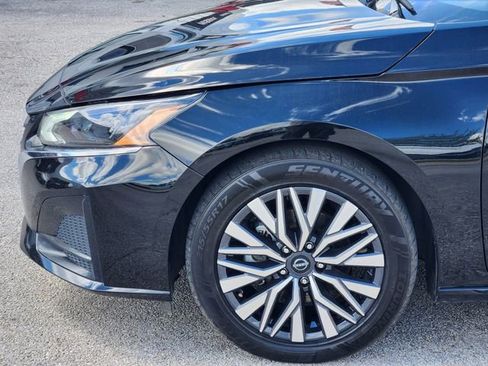 Used 2024 Nissan Altima 2.5 SV FWD image 5