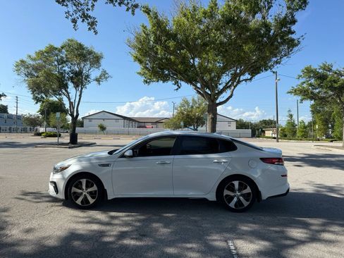 Used 2019 Kia Optima S FWD image 5