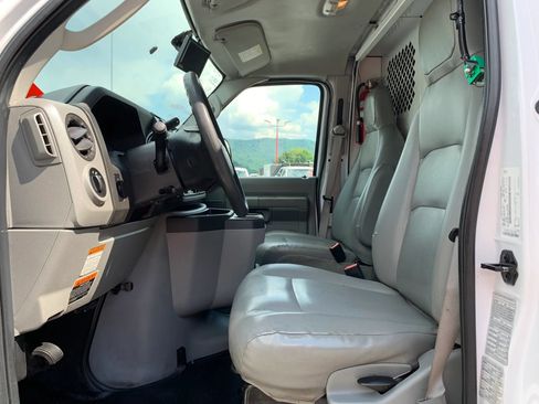 Used 2018 Ford E-350 and Econoline 350 Super Duty RWD image 9