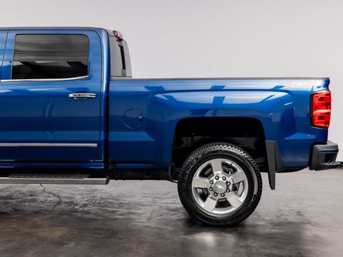 Used 2017 Chevrolet Silverado 2500 High Country w/ Duramax Plus Package AWD/4WD image 11