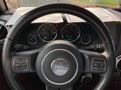 Used 2016 Jeep Wrangler Unlimited Sahara w/ Connectivity Group AWD/4WD image 16