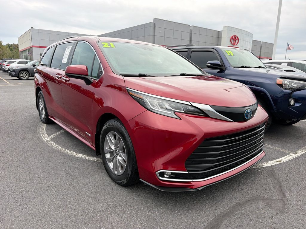 Used 2021 Toyota Sienna XLE AWD/4WD image 1