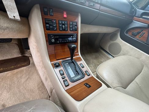 Used 1992 Mercedes-Benz 400 E image 15