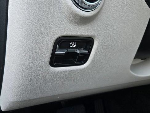 Used 2024 Mercedes-Benz C 300 4MATIC Sedan image 22