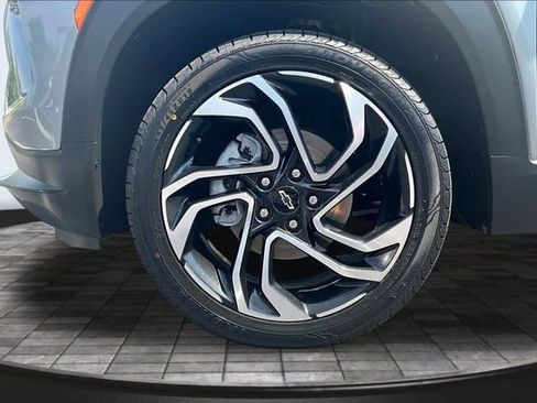 Used 2025 Chevrolet TrailBlazer RS w/ Driver Confidence Package AWD/4WD image 32