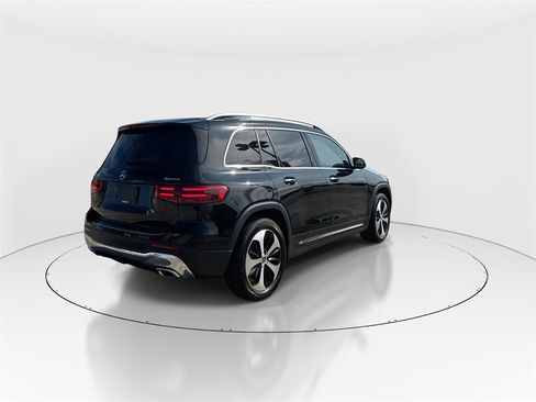 Used 2024 Mercedes-Benz GLB 250 4MATIC image 8