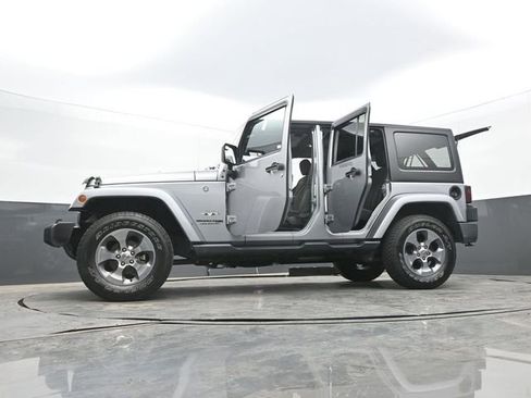 Used 2018 Jeep Wrangler Unlimited Sahara AWD/4WD image 61
