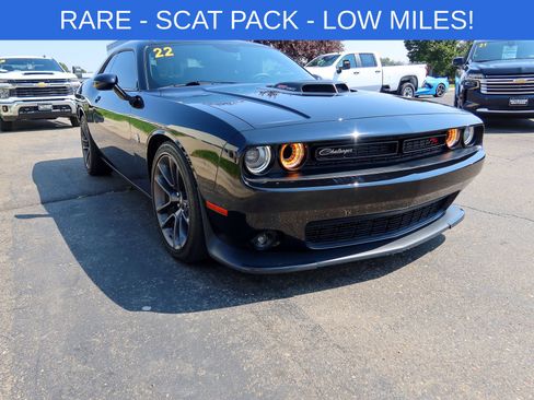Used 2022 Dodge Challenger R/T Scat Pack w/ Shaker Package RWD image 5