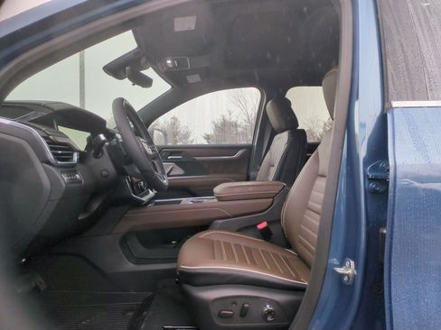 New 2026 GMC Acadia Denali Ultimate w/ LPO, Floor Liner Package AWD/4WD image 12