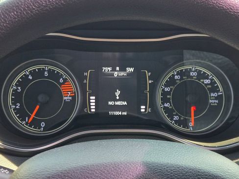 Used 2019 Jeep Cherokee Latitude w/ Popular Appearance Group FWD image 4