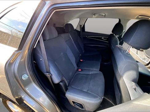 Used 2018 Kia Sorento FWD image 25
