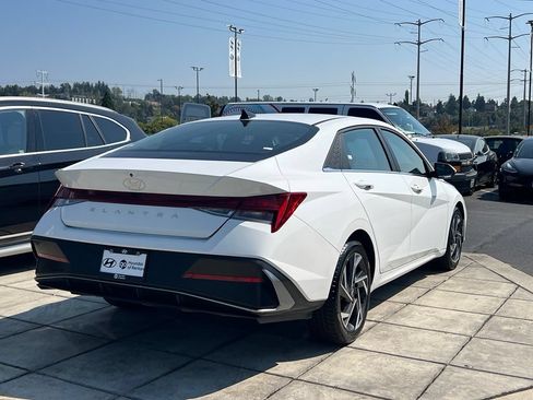 Certified 2025 Hyundai Elantra SEL FWD image 5