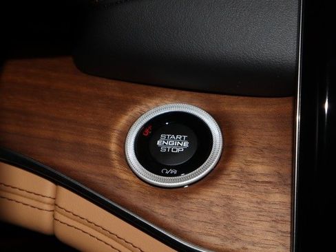 New 2022 Jeep Grand Cherokee Summit image 12