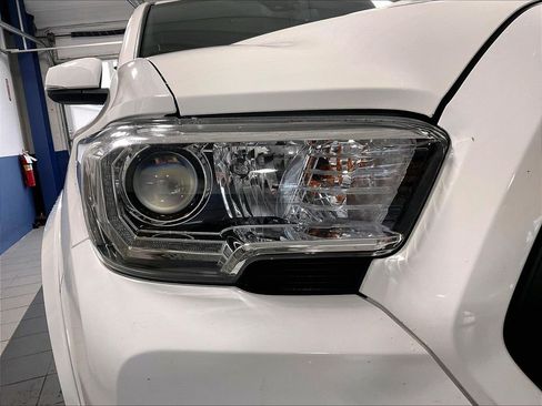 Used 2022 Toyota Tacoma TRD Sport w/ Technology Package AWD/4WD image 33