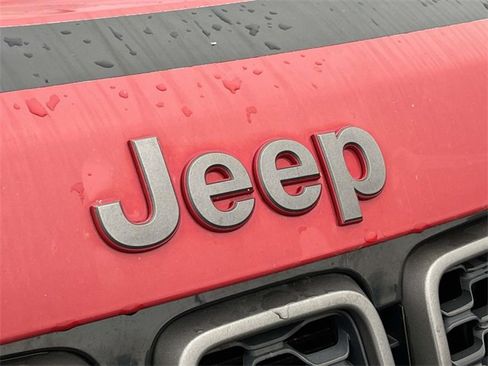 Used 2017 Jeep Grand Cherokee Trailhawk w/ Trailhawk Luxury Group image 3