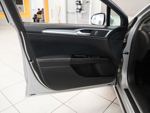 Used 2016 Ford Fusion SE image 5