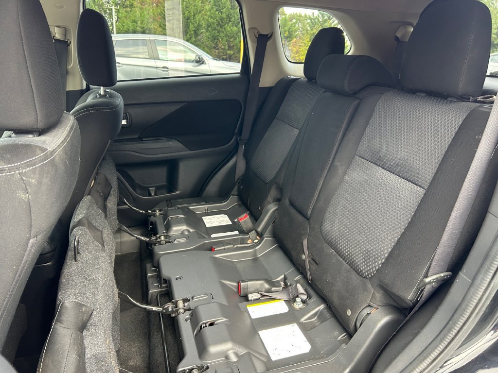 Used 2018 Mitsubishi Outlander SE AWD/4WD image 28