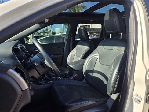 Used 2019 Jeep Cherokee High Altitude image 9