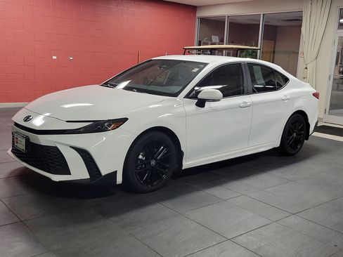 Certified 2025 Toyota Camry SE image 3