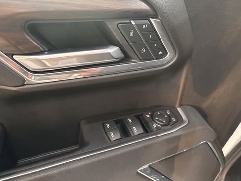 Used 2025 GMC Sierra 1500 SLT AWD/4WD image 16