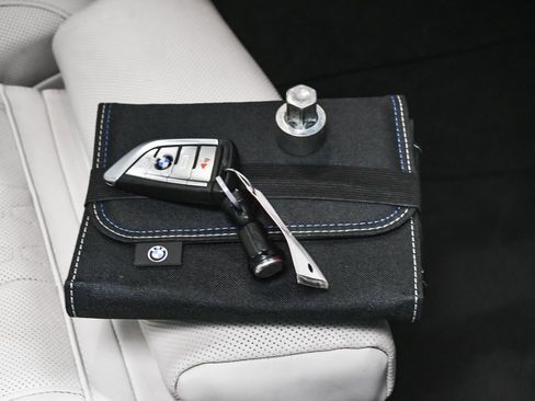 Used 2023 BMW X6 M50i w/ Executive Package image 81