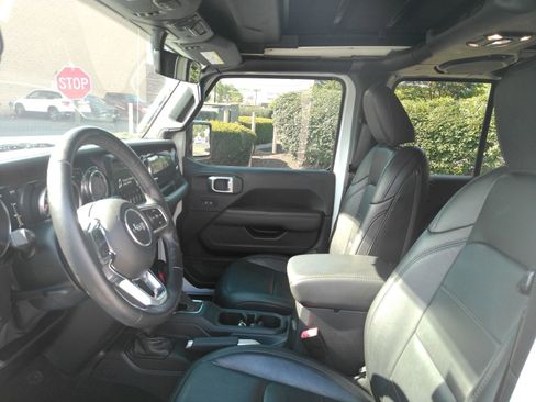 Used 2019 Jeep Wrangler Unlimited Sahara AWD/4WD image 12