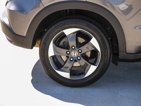 Used 2018 Honda HR-V EX image 11