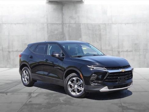 Used 2025 Chevrolet Blazer LT AWD/4WD image 2