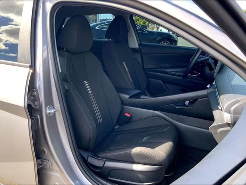 Used 2023 Hyundai Elantra SEL w/ Convenience Package FWD image 7