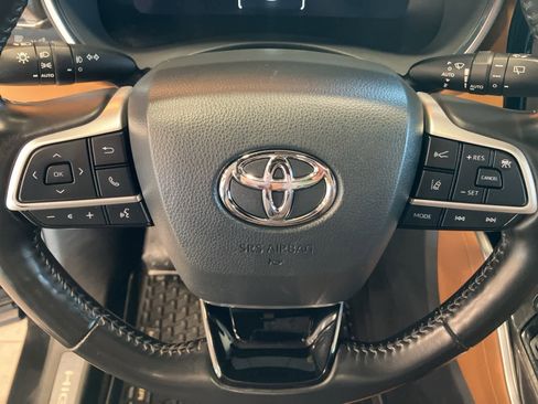 Used 2023 Toyota Highlander L image 18