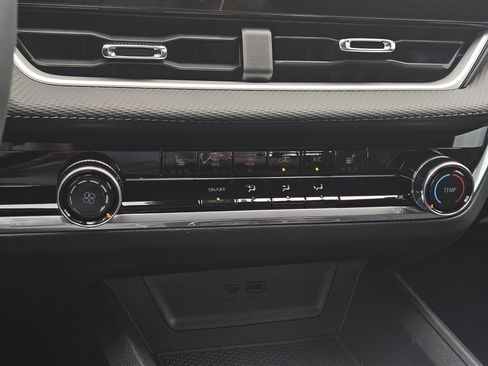 New 2026 Chevrolet Equinox LT w/ Midnight Edition FWD image 17