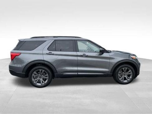 Used 2023 Ford Explorer XLT w/ Equipment Group 202A AWD/4WD image 4