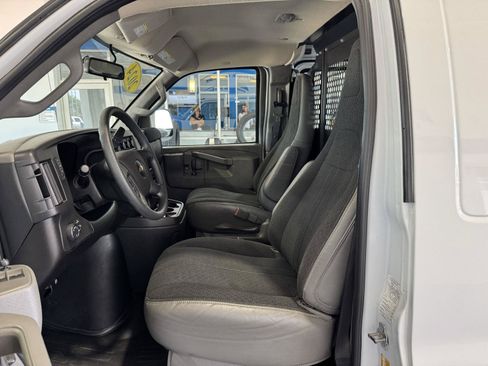 Used 2024 Chevrolet Express 2500 w/ Driver Convenience Package RWD image 7