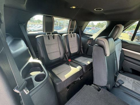 Used 2017 Ford Explorer XLT w/ Equipment Group 202A image 12